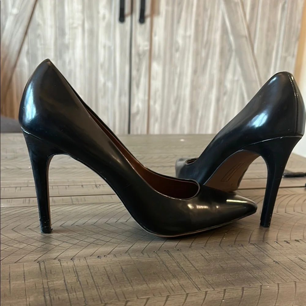 Christian Siriano Black Heels with Stiletto Design and Pointed Toe Pumps - Picture 1 of 10